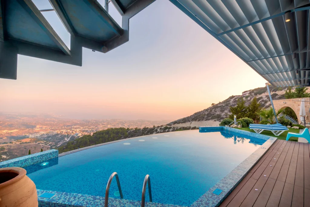emaar Amenities infinity pool